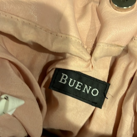 BUENO light pink hobo bag with flower and snap enclosure - Picture 8 of 9